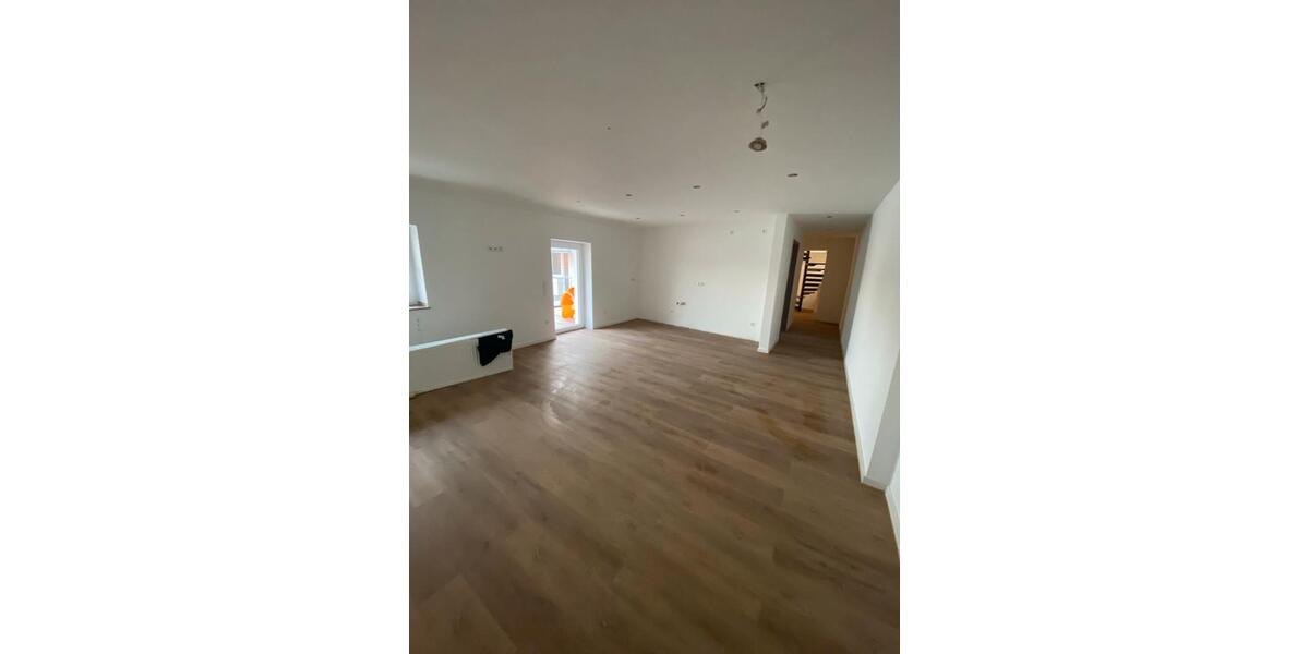 Etagenwohnung Heinsberg - 4 Zimmer, 130 m&sup2;, 1.300&euro; | Angebot:24851522