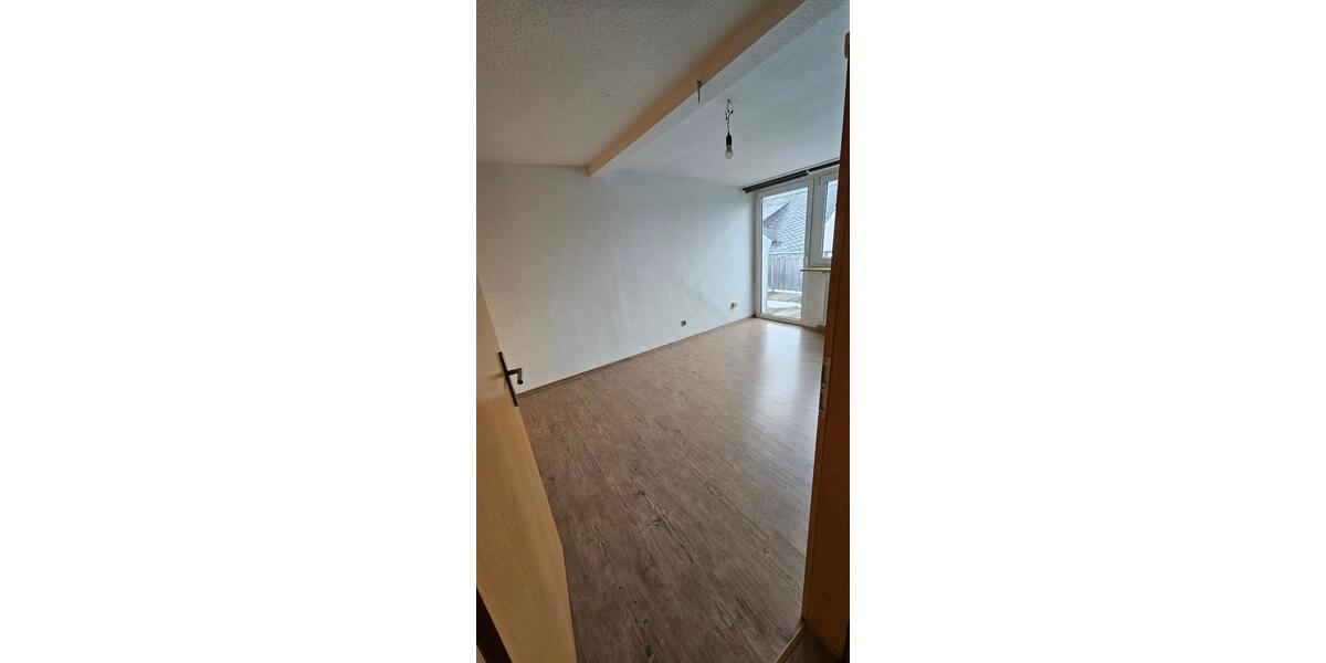 Großzügige 3-Zimmer-Dachgeschosswohnung mit Balkon & Stellplatz 3 zimmer