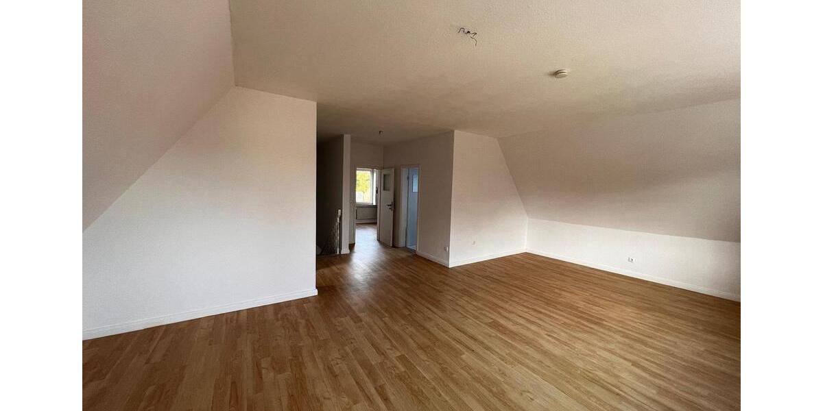Etagenwohnung Meldorf - 3 Zimmer, 150 m&sup2;, 990&euro; | Angebot:23620212