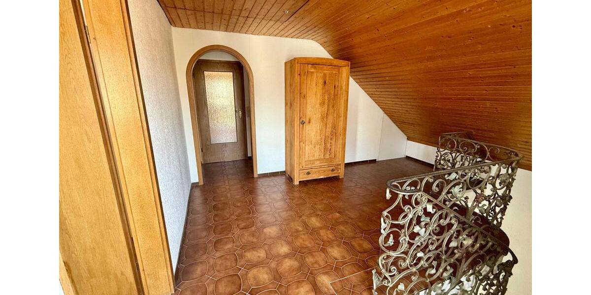 Dachgeschoßwohnung Langensendelbach - 3 Zimmer, 77 m&sup2;, 750&euro; | Angebot:26025723