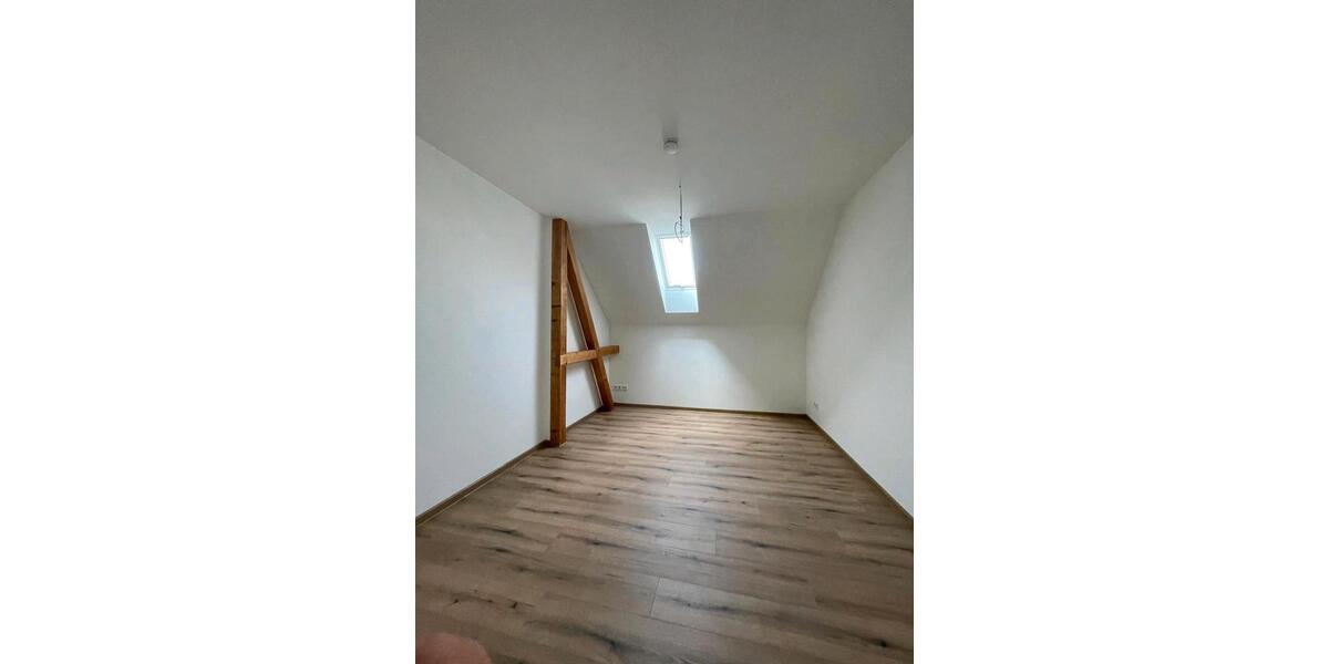 4-Raum- Wohnung 115 qm in 09380 Thalheim , Dachgeschoss 4 zimmer