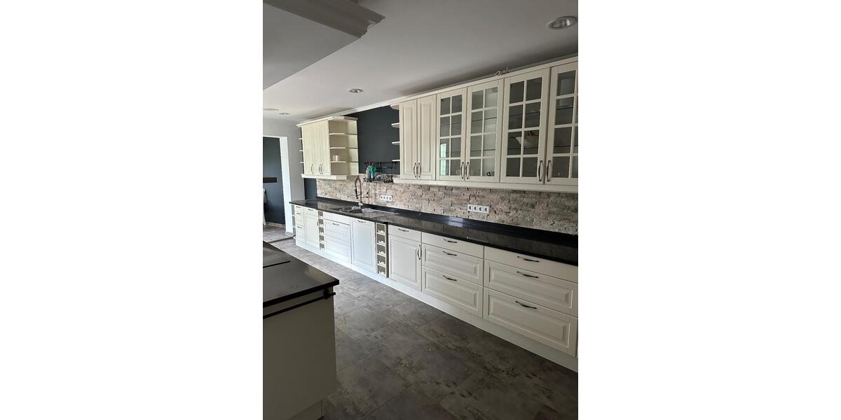 Dachgeschoßwohnung Strausberg - 5 Zimmer, 250 m&sup2;, 2.250&euro; | Angebot:25044276