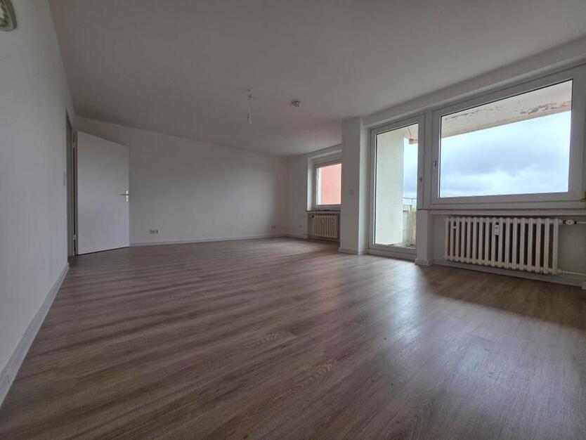 Moderne 3-Zimmer-Wohnung mit fantastischen Ausblick– Frisch Renoviert & Sofort Einzugsbereit zimmer