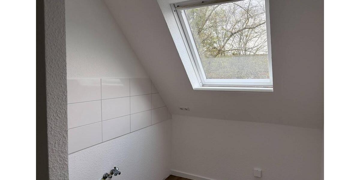 Dachgeschoßwohnung Düsseldorf Stadtbezirk 9 - 2 Zimmer, 49 m&sup2;, 590&euro; | Angebot:26182891