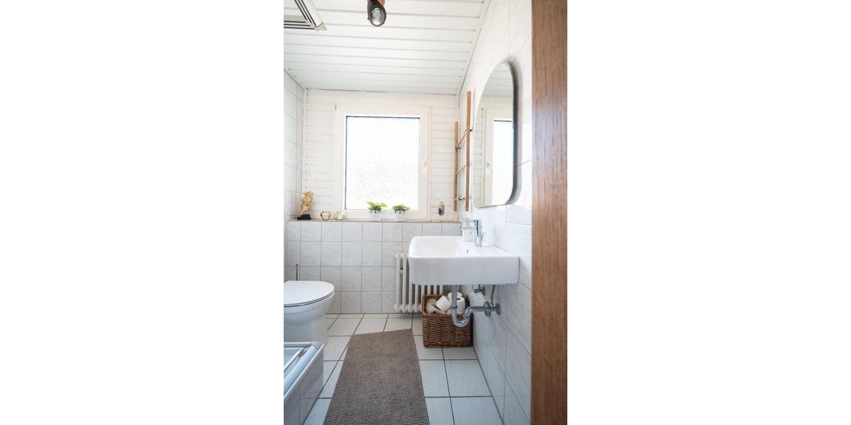 Dachgeschoßwohnung Essen Stadtbezirk VIII - 2 Zimmer, 65 m&sup2;, 1.200&euro; | Angebot:26149272