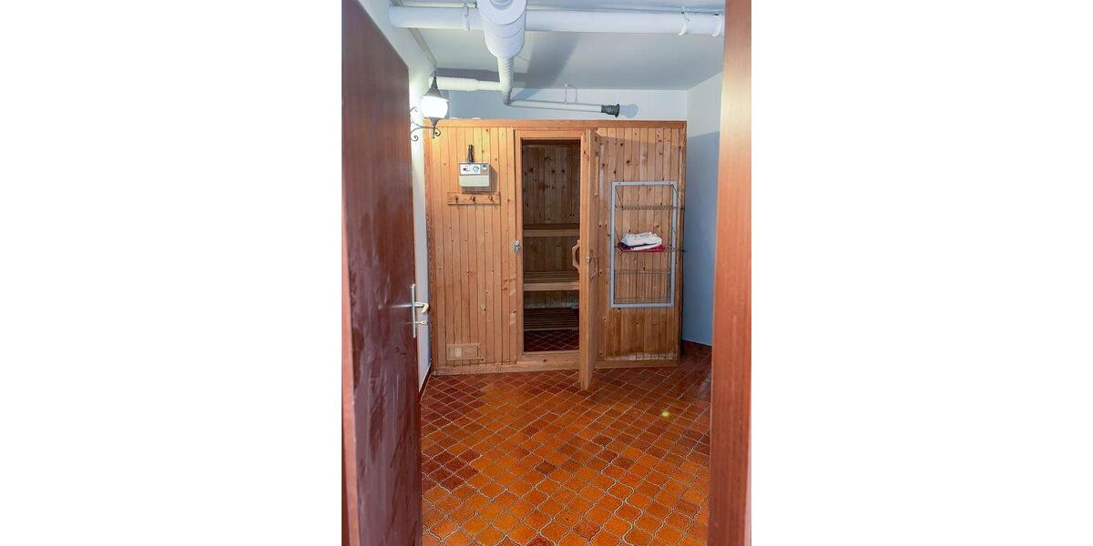 Dachgeschoßwohnung Friedrichsdorf - 5 Zimmer, 180 m&sup2;, 2.430&euro; | Angebot:24395407