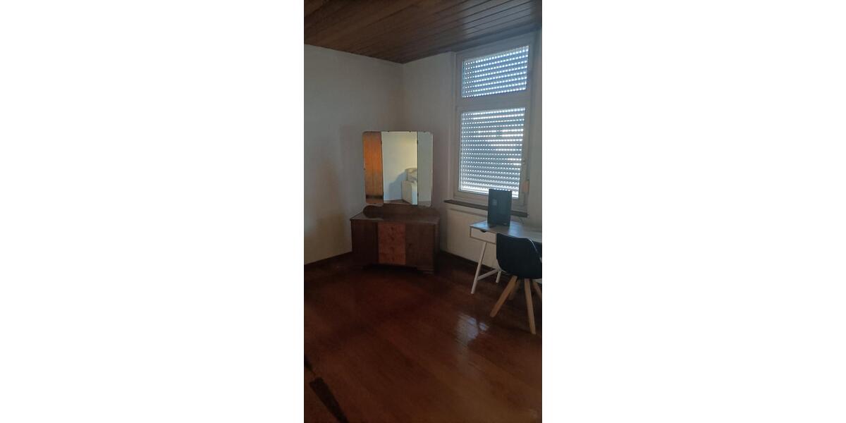 Großzügiges WG Zimmer 1 zimmer