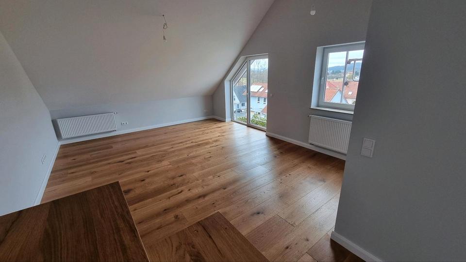 Dachgeschoßwohnung Schlüchtern - 3 Zimmer, 86 m&sup2;, 1.210&euro; | Angebot:24685586