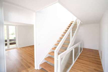 Haus München Feldmoching-Hasenbergl - 4 Zimmer, 133 m&sup2;, 2.950&euro; | Angebot:26085410