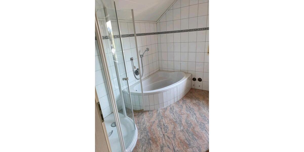 Dachgeschoßwohnung Burghaun - 3 Zimmer, 104 m&sup2;, 850&euro; | Angebot:24681973