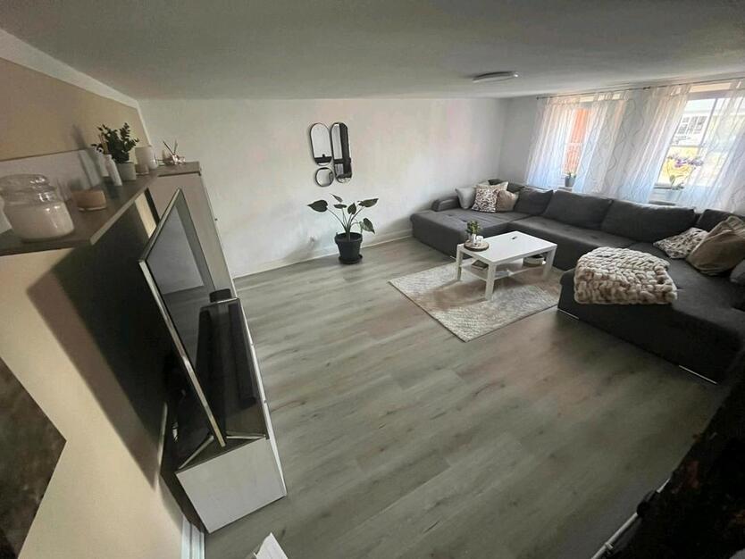 Gepflegte 4 Zimmer AltbauWohnung mit Einbauküche