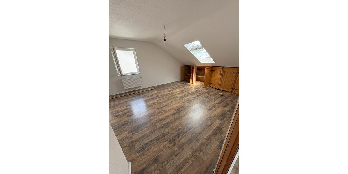 Dachgeschoßwohnung Wächtersbach - 3 Zimmer, 90 m&sup2;, 1.100&euro; | Angebot:26597615