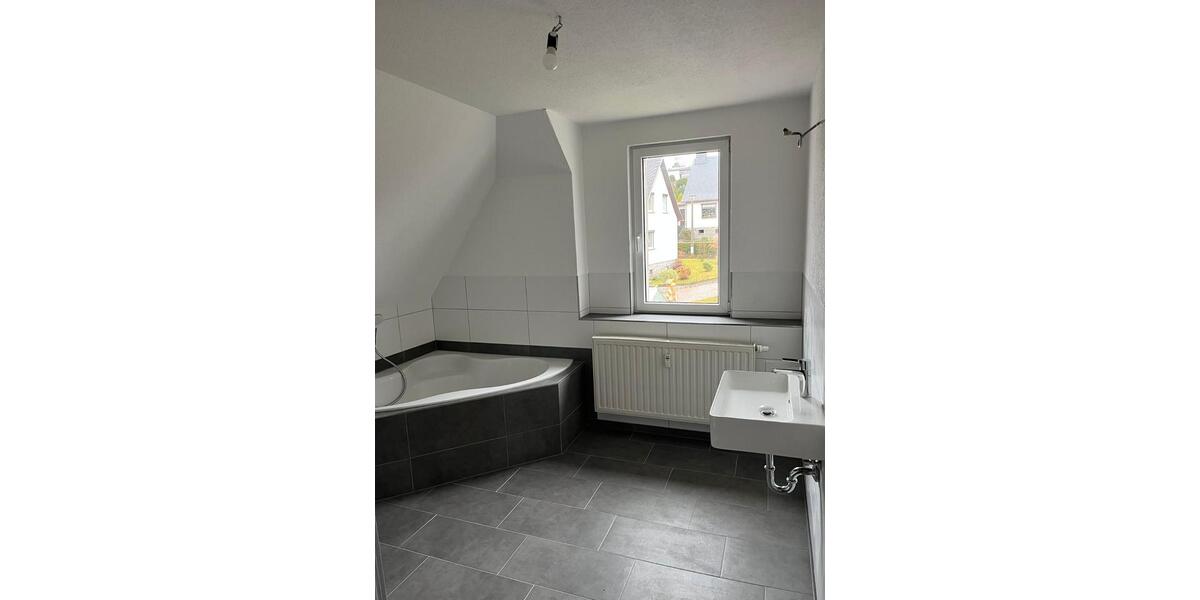 Dachgeschoßwohnung Stollberg (Erzgebirge) - 3 Zimmer, 80 m&sup2;, 560&euro; | Angebot:25171994