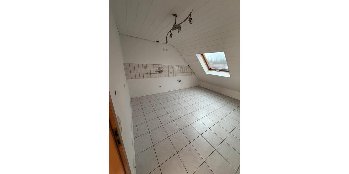 Dachgeschoßwohnung Rastatt - 4 Zimmer, 140 m&sup2;, 1.550&euro; | Angebot:26535960