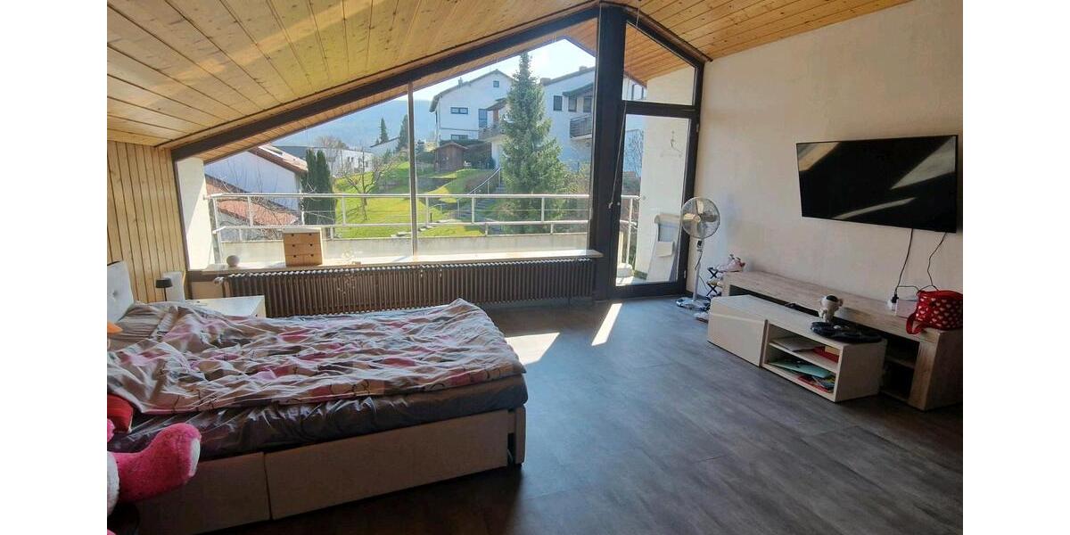 Einfamilienhaus Pfullingen - 8 Zimmer, 250 m&sup2;, 2.000&euro; | Angebot:25944485