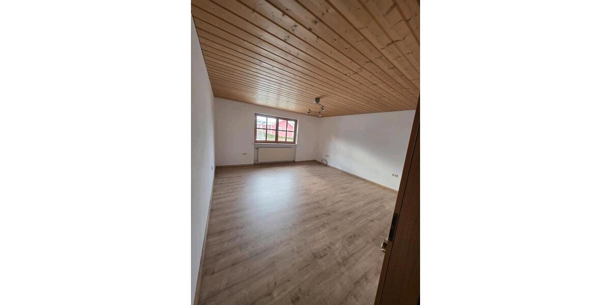 Erdgeschoßwohnung Zachenberg - 3 Zimmer, 90 m&sup2;, 800&euro; | Angebot:26014454