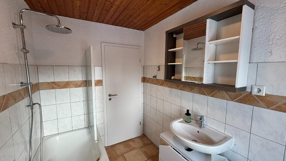 Dachgeschoßwohnung Bevern - 3 Zimmer, 73 m&sup2;, 650&euro; | Angebot:24933500