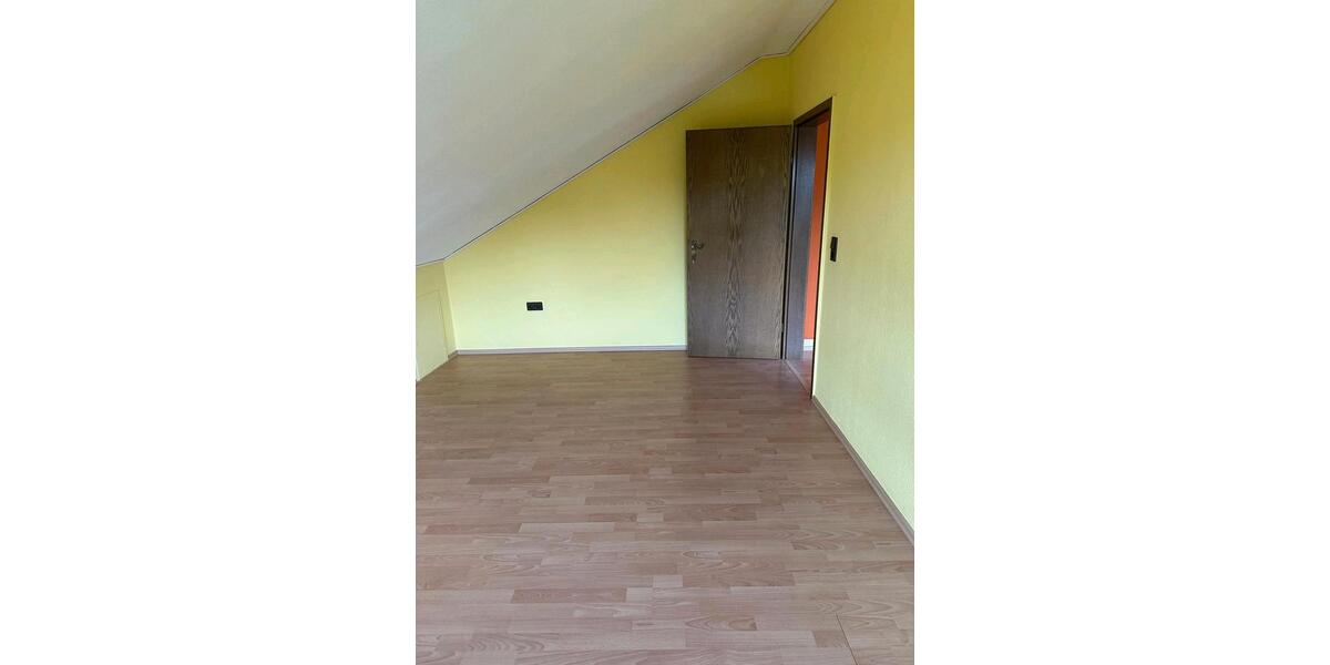 Dachgeschoßwohnung Vellmar - 3 Zimmer, 89 m&sup2;, 1.100&euro; | Angebot:26701993