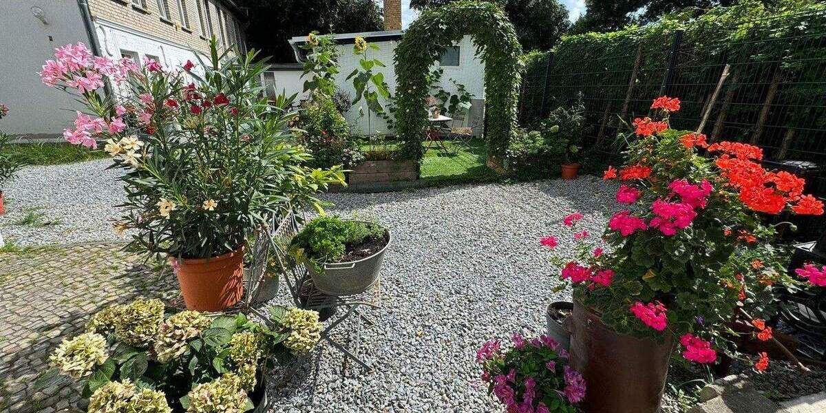 Möbliertes 4-Raum-ApartmentFurnished 4-Room Apartment with Terrace 4 zimmer