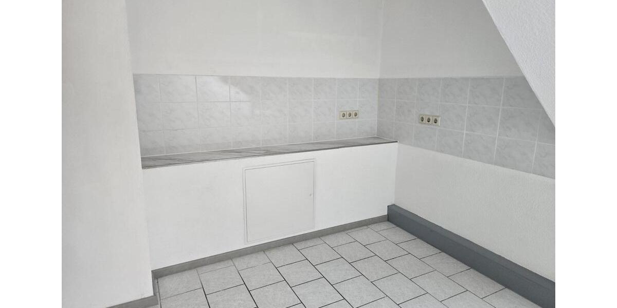 Dachgeschoßwohnung Zwickau Zwickau-West - 5 Zimmer, 110 m&sup2;, 660&euro; | Angebot:25882706