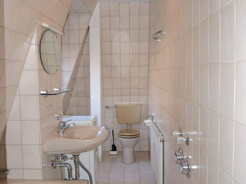 Helle 2-Zimmer-Dachgeschosswohnung mit Stadtblick, Balkon & Garage – 62 m² – bezugsfähig ab ca. 15.11.2025 2 zimmer