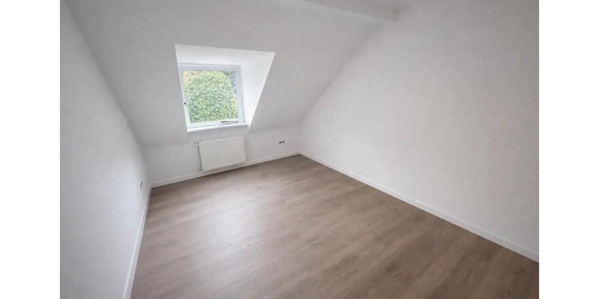 Dachgeschoßwohnung Saarbrücken West - 4 Zimmer, 110 m&sup2;, 750&euro; | Angebot:25118115