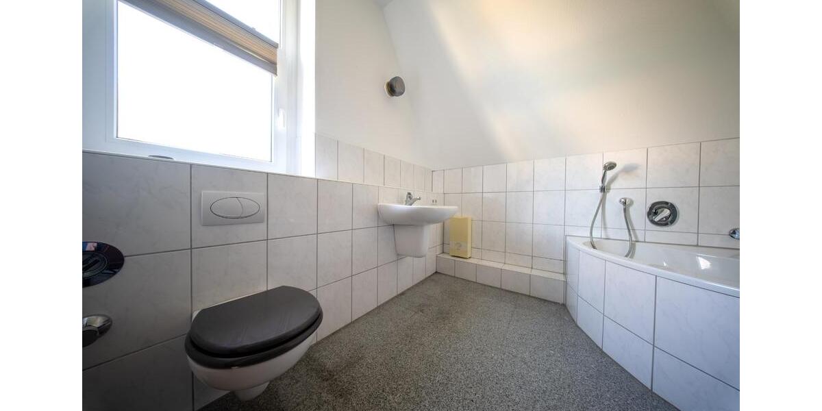 Etagenwohnung Solingen Burg - 2.5 Zimmer, 88 m&sup2;, 950&euro; | Angebot:25965198