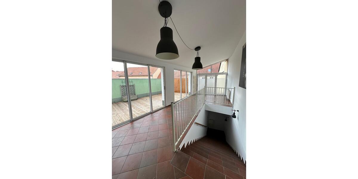 Dachgeschoßwohnung Strausberg - 5 Zimmer, 250 m&sup2;, 2.250&euro; | Angebot:25044276