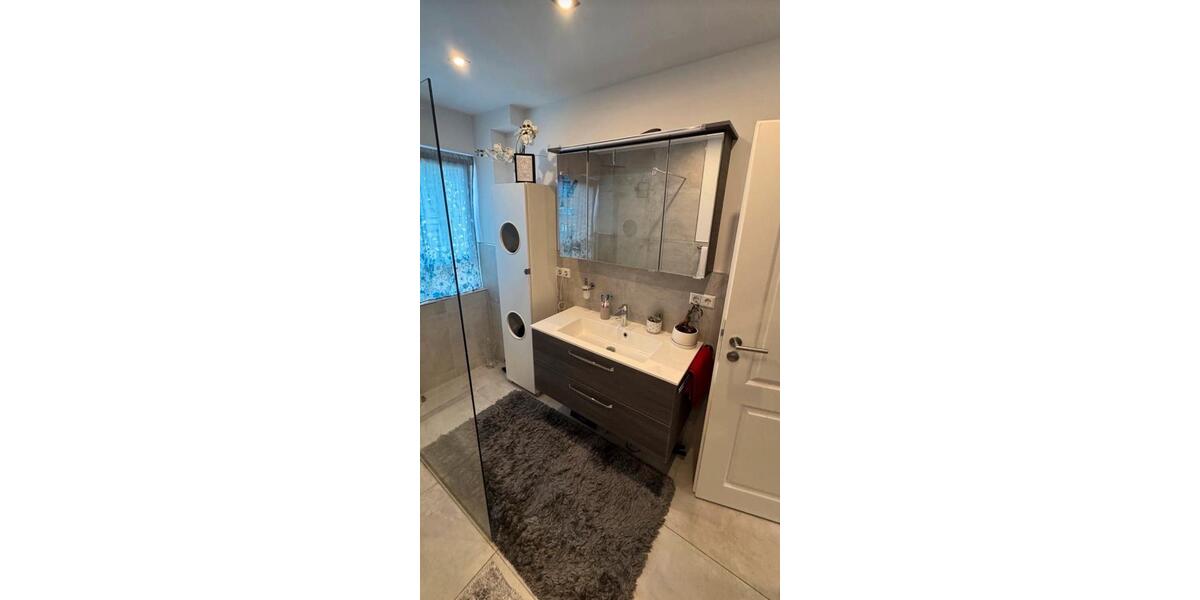 Etagenwohnung Böblingen - 4 Zimmer, 100 m&sup2;, 2.200&euro; | Angebot:25989325