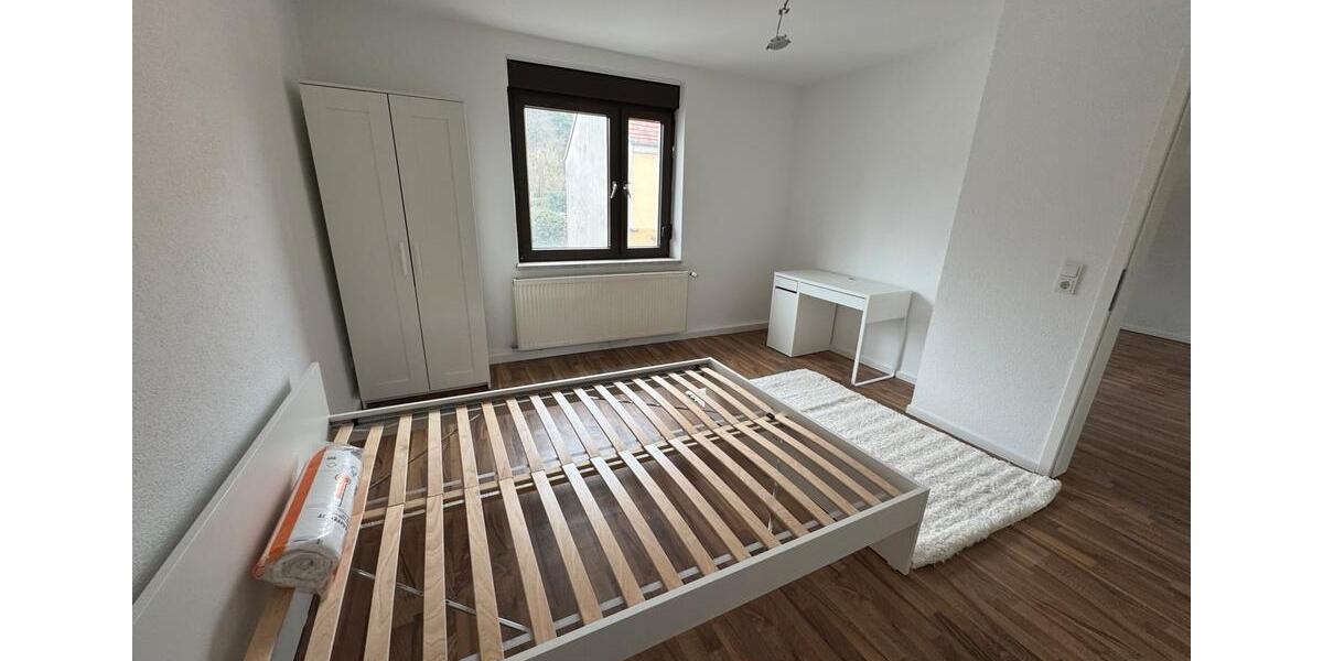 Etagenwohnung Saarbrücken Dudweiler - 3 Zimmer, 90 m&sup2;, 350&euro; | Angebot:25978458