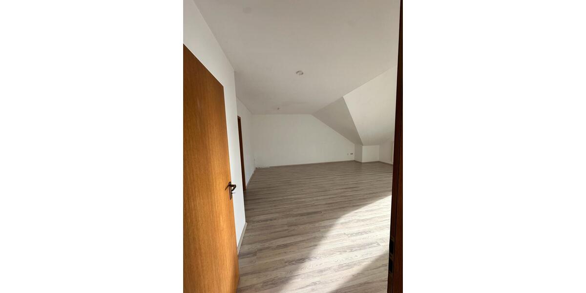 Dachgeschoßwohnung Meitingen - 3 Zimmer, 79 m&sup2;, 1.200&euro; | Angebot:24510991
