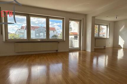 * 4,5 helle Zimmer mit Garten und 2 Balkonen * zimmer