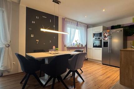 Helle 2,5-Zimmer-Wohnung 90 m² neu Saniert 2 zimmer