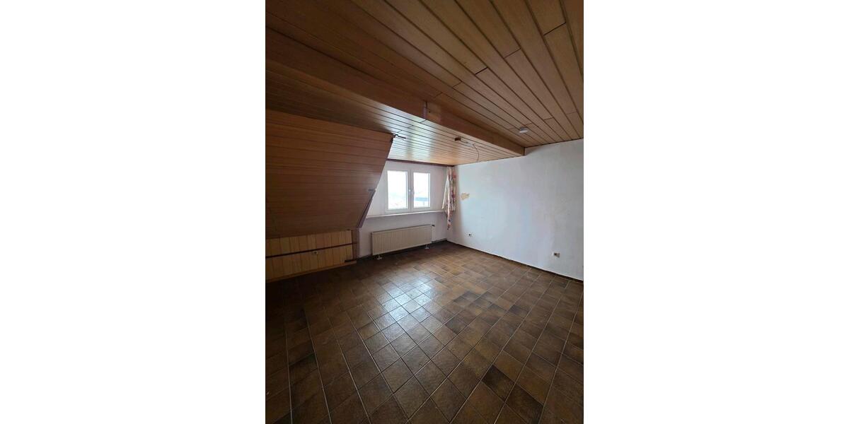 Dachgeschoßwohnung Neunkirchen - 4 Zimmer, 95 m&sup2;, 550&euro; | Angebot:24796284