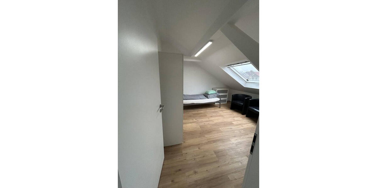 Etagenwohnung Karlsruhe Oststadt - 3 Zimmer, 15 m&sup2;, 450&euro; | Angebot:26791677