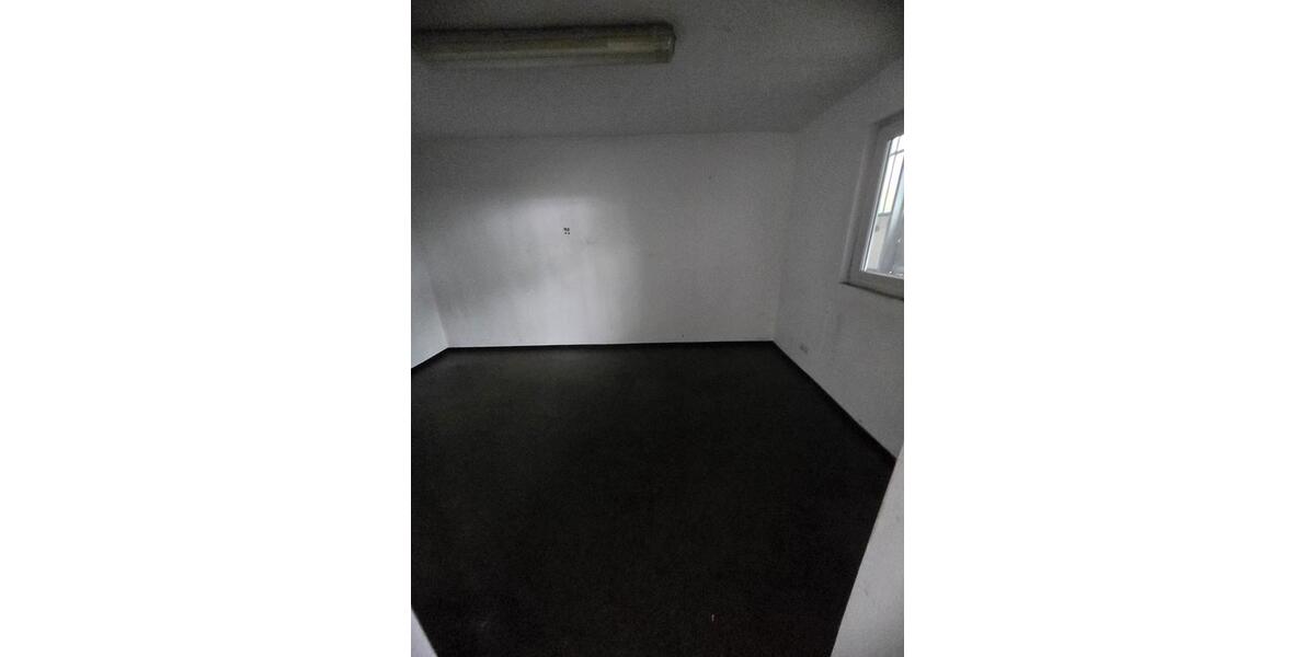!!BIS ZU 3 MONATEN MIETFREI!! Großzügige Halle mit Büro und Parkplätzen in Duisburg! zimmer