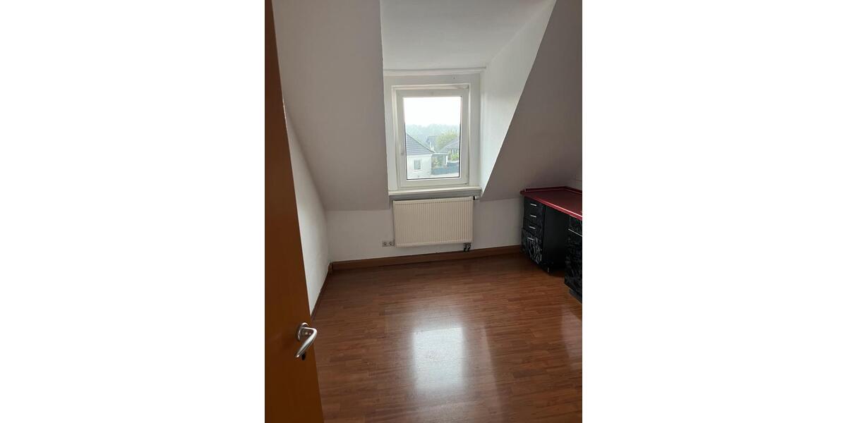 Dachgeschoßwohnung Hövelhof - 3 Zimmer, 100 m&sup2;, 1.150&euro; | Angebot:24866567