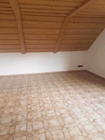 Dachgeschoßwohnung Schnaittenbach - 4 Zimmer, 130 m&sup2;, 1.050&euro; | Angebot:26223709