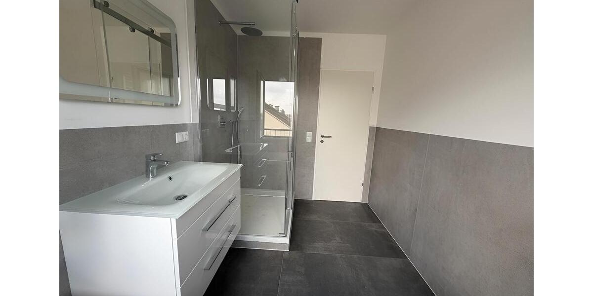 Dachgeschoßwohnung Sankt Augustin - 2 Zimmer, 102 m&sup2;, 1.310&euro; | Angebot:26072587