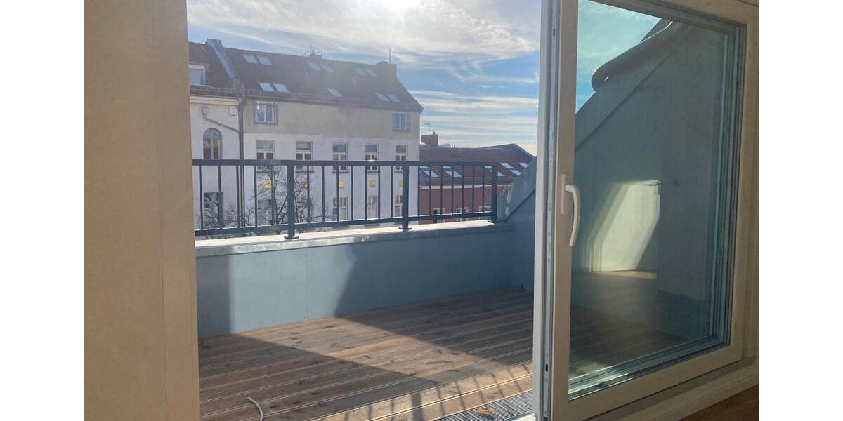 Dachgeschoßwohnung Berlin Mitte - 2.5 Zimmer, 137 m&sup2;, 2.900&euro; | Angebot:24847053