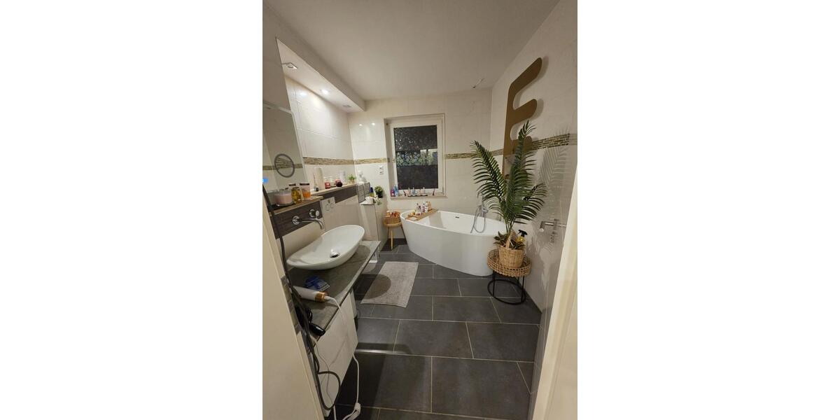 Erdgeschoßwohnung Hannover Linden-Limmer - 3 Zimmer, 130 m&sup2;, 1.500&euro; | Angebot:25925800