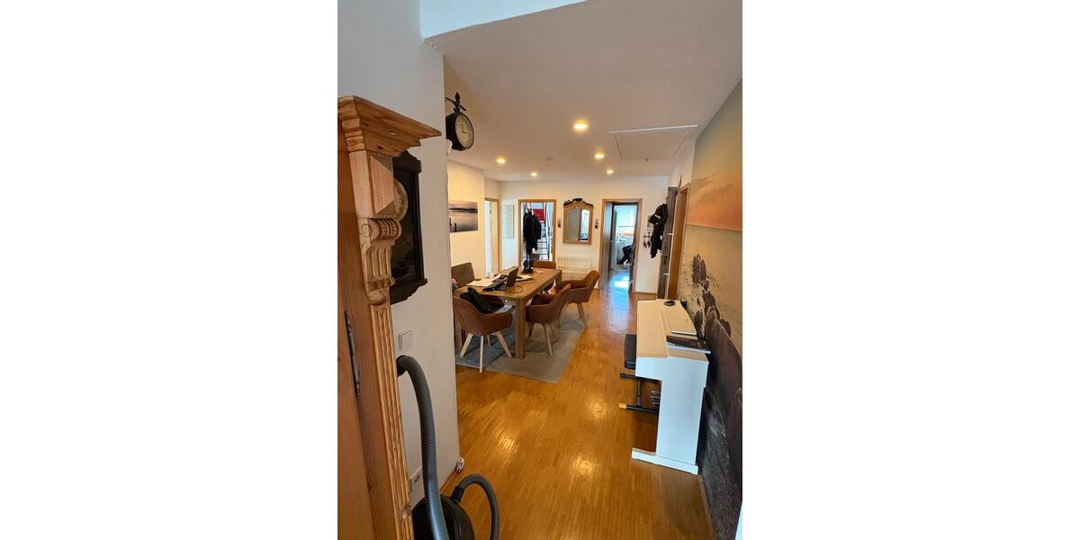 Etagenwohnung Weißenhorn - 5.5 Zimmer, 145 m&sup2;, 1.800&euro; | Angebot:26022285