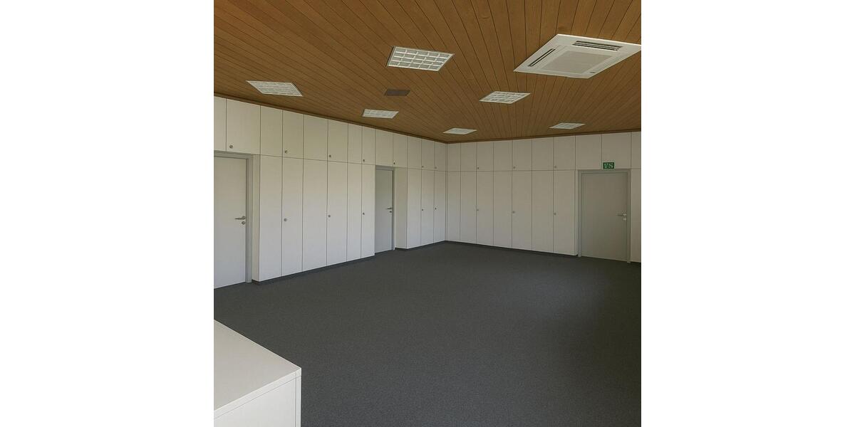 Büro in Giengen – 124 m², hell, mit Klima & Parkplätzen zimmer