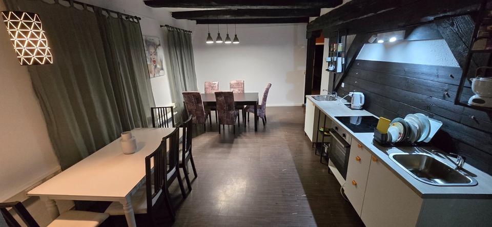 Erdgeschoßwohnung Rostock - 6 Zimmer, 150 m&sup2;, 150&euro; | Angebot:25806565