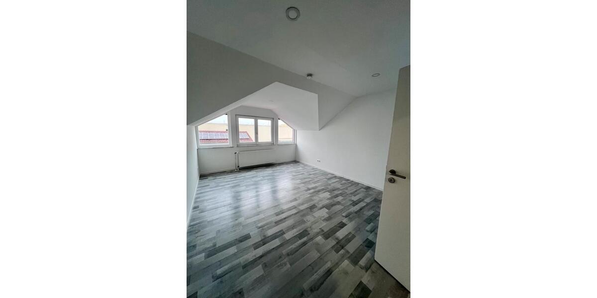 Dachgeschoßwohnung Walldorf - 3 Zimmer, 120 m&sup2;, 1.050&euro; | Angebot:24377932
