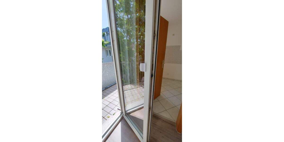 HELLE WOHNUNG MIT BALKON, LIFT UND TG-STELLPLATZ SUCHT NEUEN MIETER!!! 2 zimmer