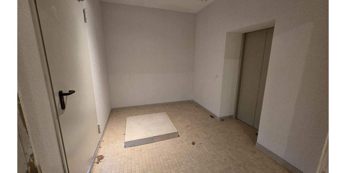 Gewerbeobjekt Eisenach - 7 Zimmer, 272 m&sup2;, 1.905&euro; | Angebot:24905826