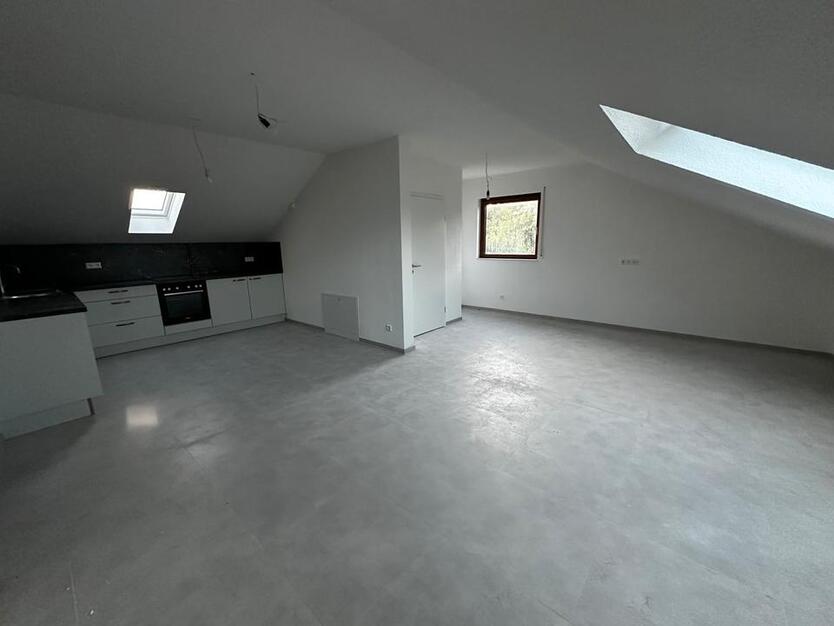 Moderne Dachgeschoßwohnung mit Garten zu vermieten