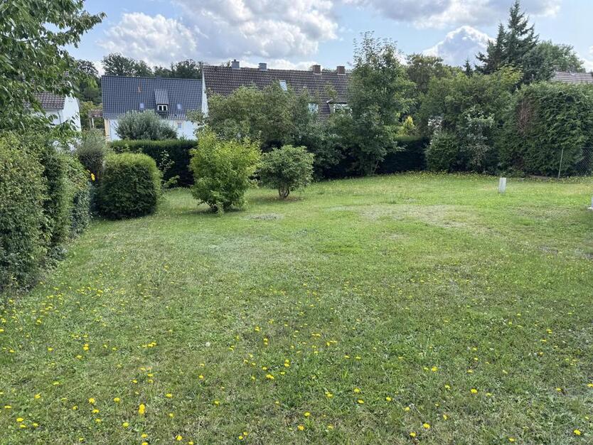 1-Fam.-Haus mit großem Garten...