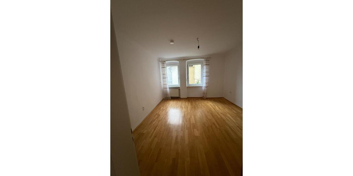 Erdgeschoßwohnung Scheinfeld - 7 Zimmer, 173 m&sup2;, 900&euro; | Angebot:24118533